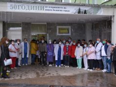 С минута мълчание медиците в Павликени почетоха загиналите от CoViD-19 свои колеги