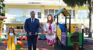 Детска градина „Слънце“ в Павликени се сдоби с красив двор