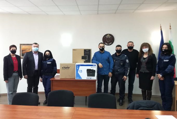 Община Павликени предостави компютърна техника за районните полицейски инспектори