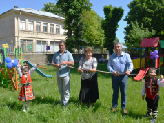 Откриха нова детска площадка за над 20,000 лв. в с. Долна Липница