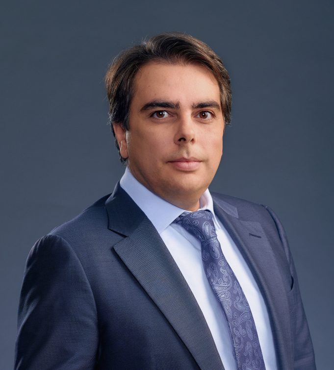 Асен Василев е в криза