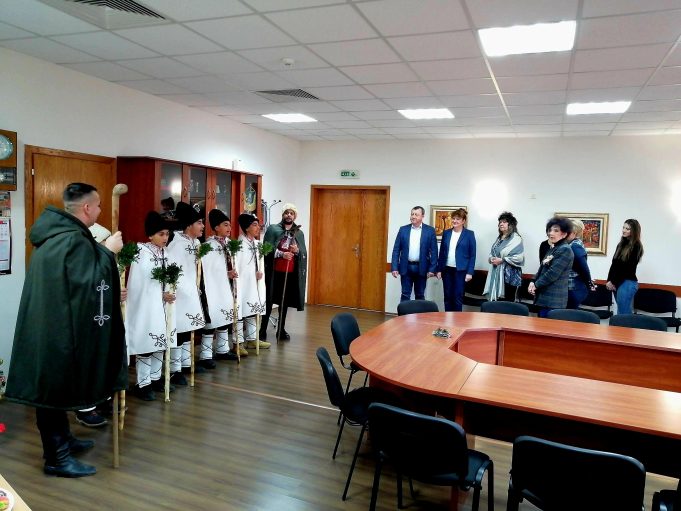 Коледари благопожелаха за здраве в Община Павликени