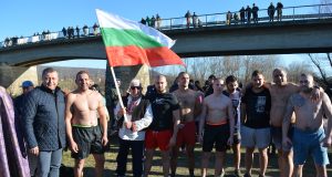 Смелчаци на 15 и на 76 г. скочиха за кръста край Павликени