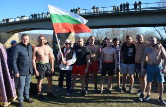 Смелчаци на 15 и на 76 г. скочиха за кръста край Павликени