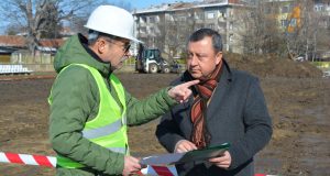 Напредва изграждането на футболно игрище в СУ „Бачо Киро“