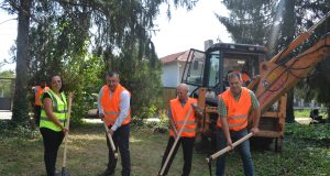 Кметът на Павликени инж. Емануил Манолов даде старт на обновяването на парк в с. Стамболово