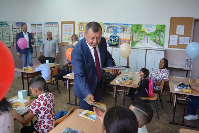1,562 ученици започнаха новата учебна година в община Павликени