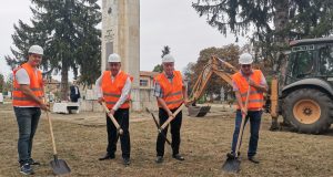 Инж. Емануил Манолов започна обновлението на парк в с. Михалци