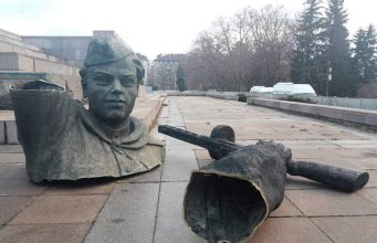 На бунището на историята