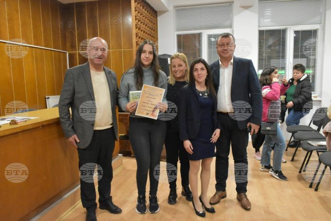 Наградиха 15 деца в конкурса „Будителите от Павликенския край“