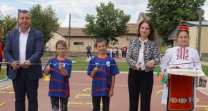 Детска площадка и зелена класна стая осъвремениха двора на СУ „Бачо Киро“