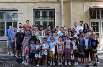 Деца и младежи създават изкуство в с. Горна Липница и се учат на любов към родното място